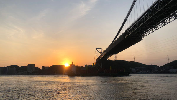 架橋の夕陽