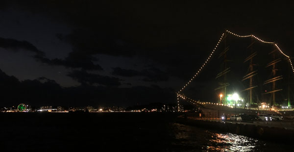 夜の帆船
