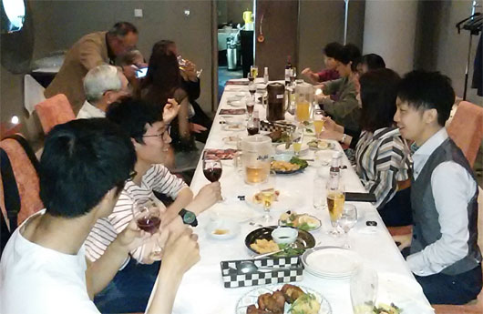 二水会で歓談